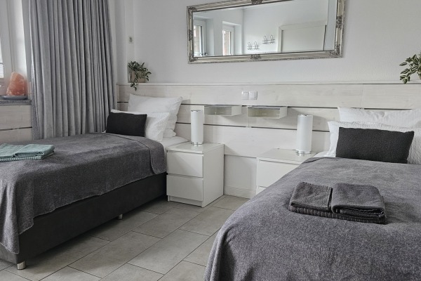 EG-Schlafzimmer-nord-grau